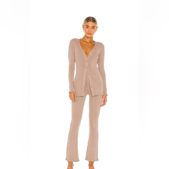 Tularosa Tops - SET FROM REVOLVE
Tularosa Variegated Rib Carti in Taupe
Top size M
Bottom size S